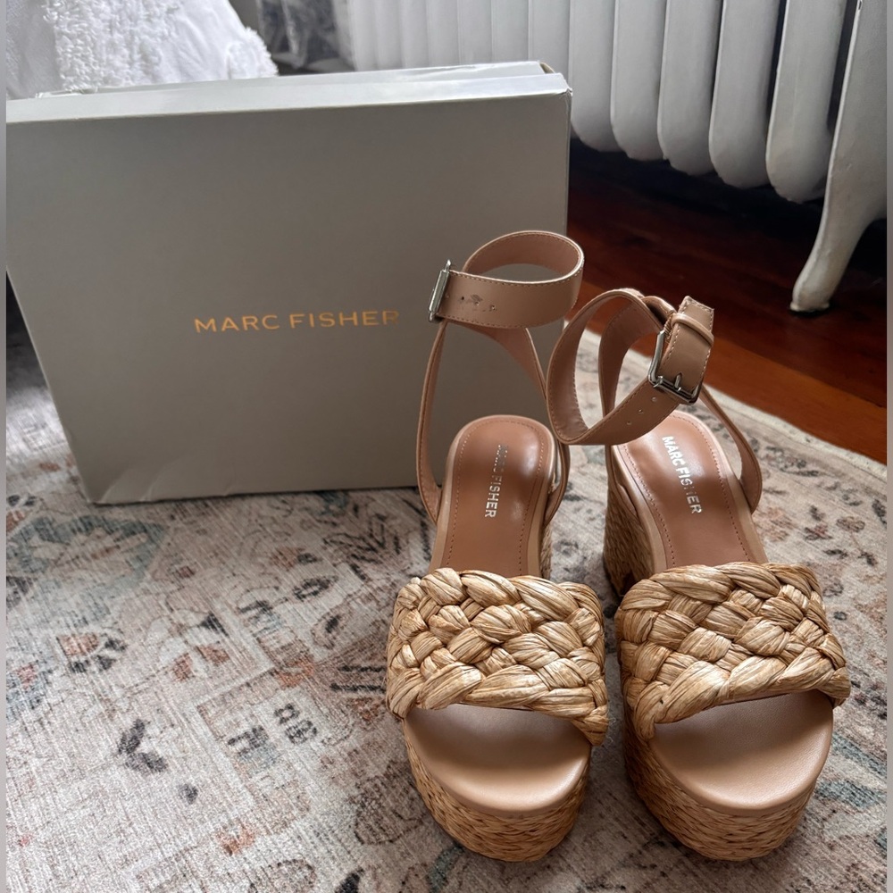 NWT Marc Fisher Platform Raffia Sandals Size 6